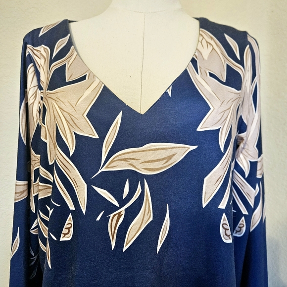 Casual Leaf Print V-neck Top Women Size 6 - Picture 4 of 6